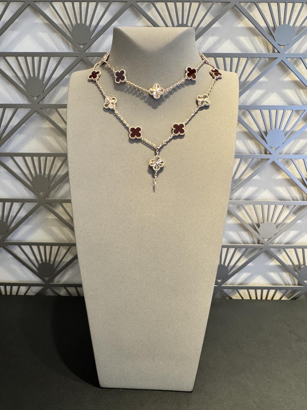 [LuckyStar]CLOVER 20 MOTIFS LASER CARNELIAN NECKLACE
