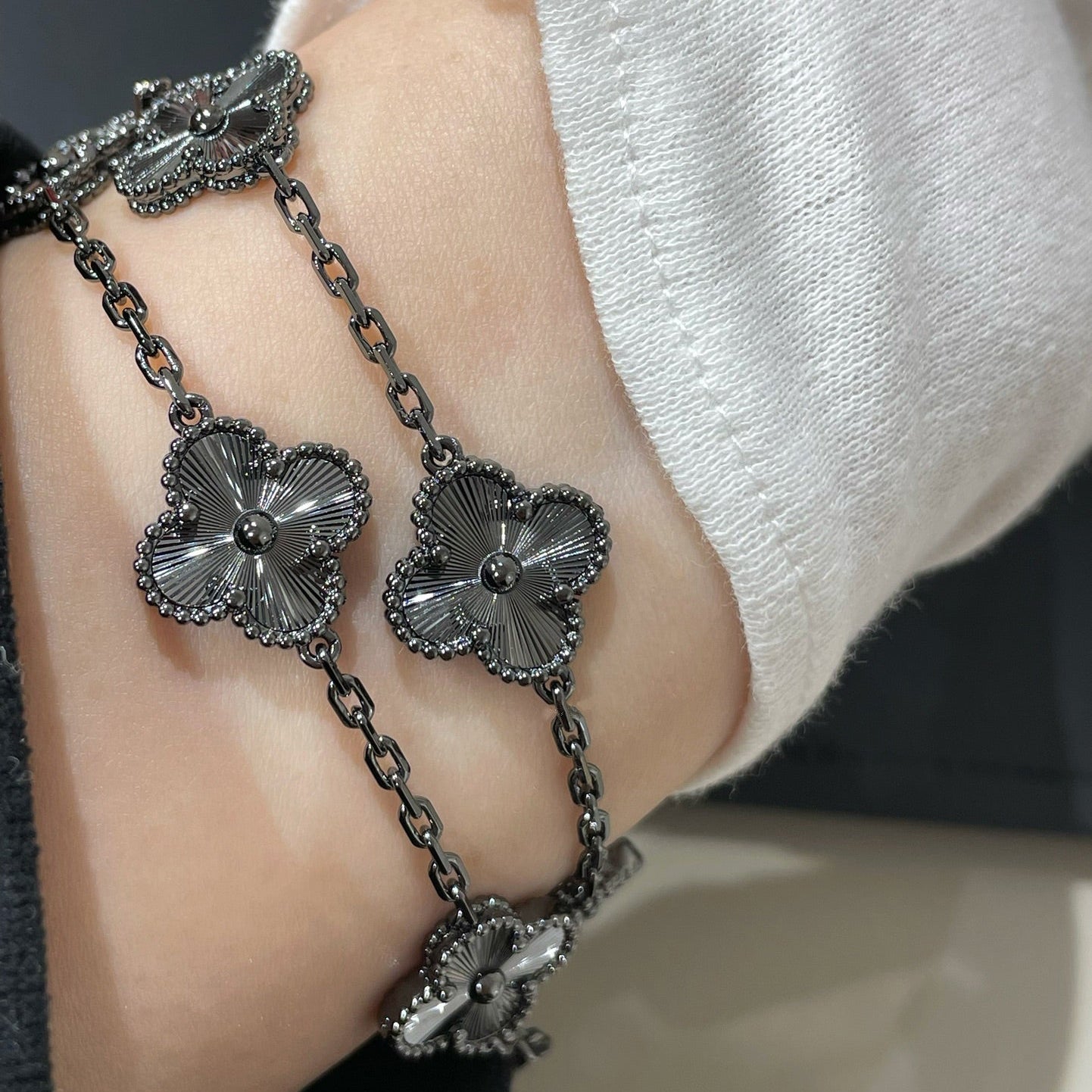 [LuckyStar] Schwarzes Armband mit Kleeblatt-Motiv 5 