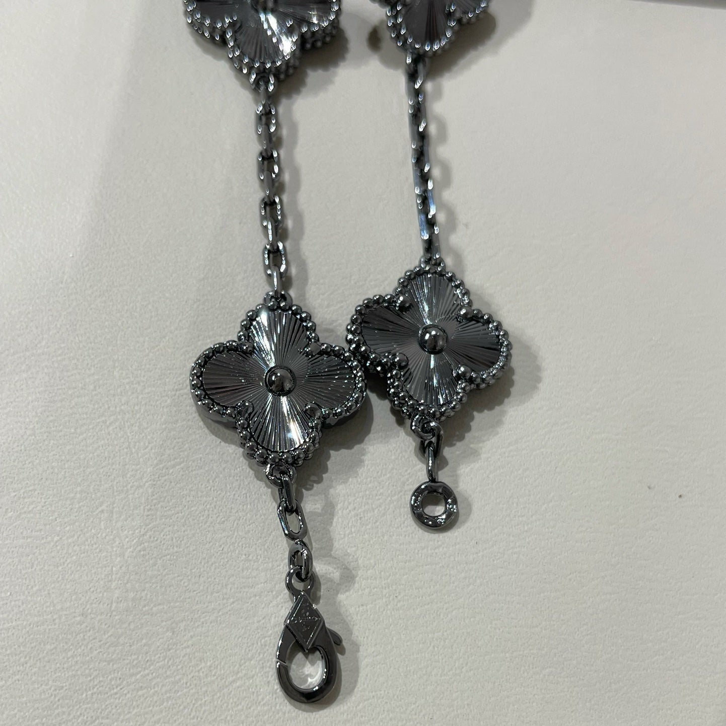 [LuckyStar] Schwarzes Armband mit Kleeblatt-Motiv 5 