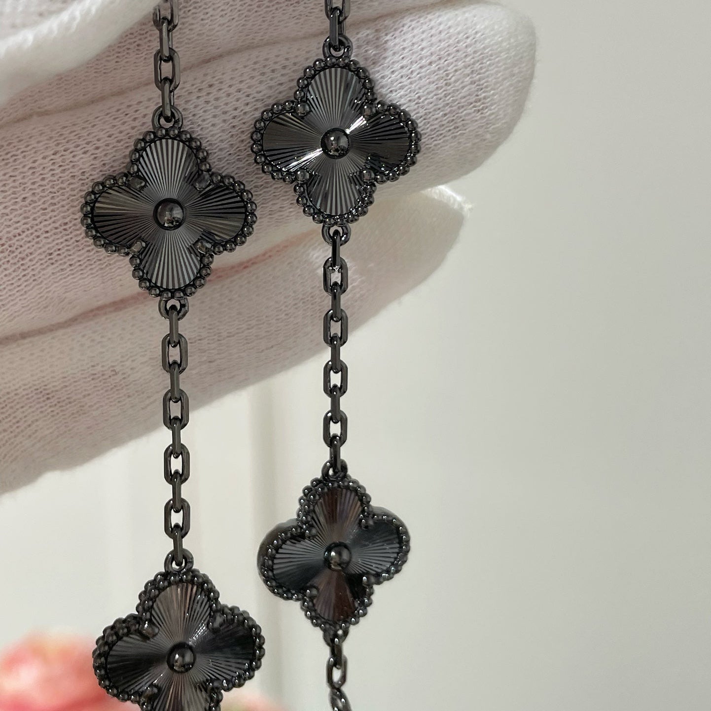 [LuckyStar] Schwarzes Armband mit Kleeblatt-Motiv 5 