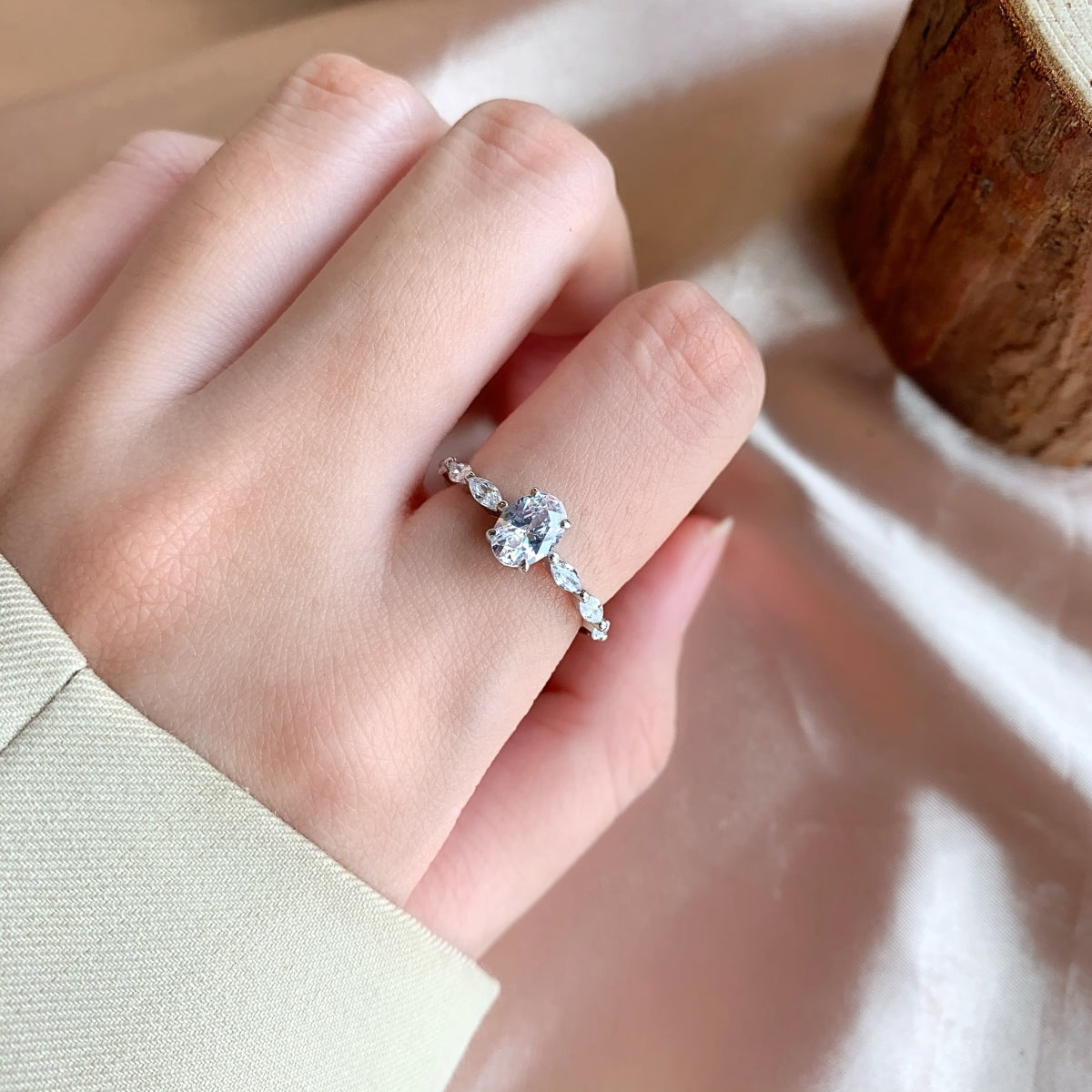 [LuckyStar]0.75 Carat Luxurious Vibrant Elongated Cushion Cut Daily Ring