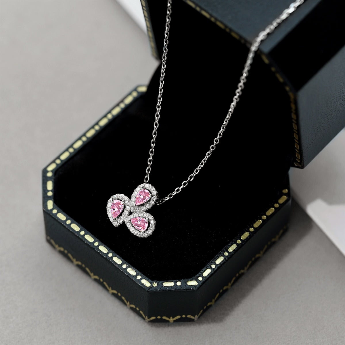 [LuckyStar]Elegant Flower Shape Pear Cut Necklace