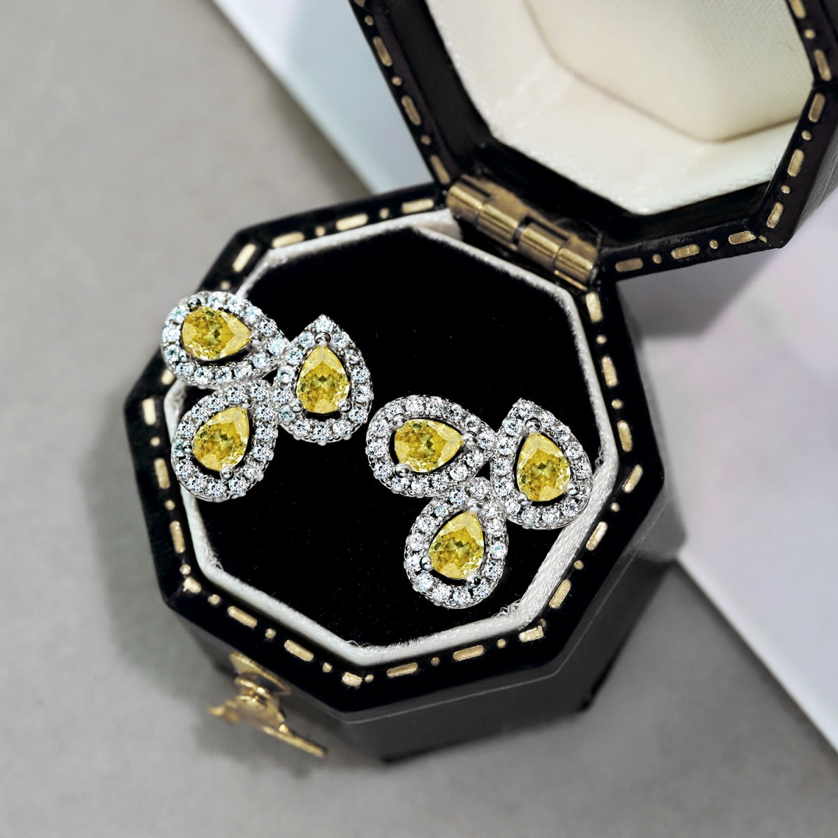 [LuckyStar]Ornate Flower Shape Pear Cut Lover Earrings