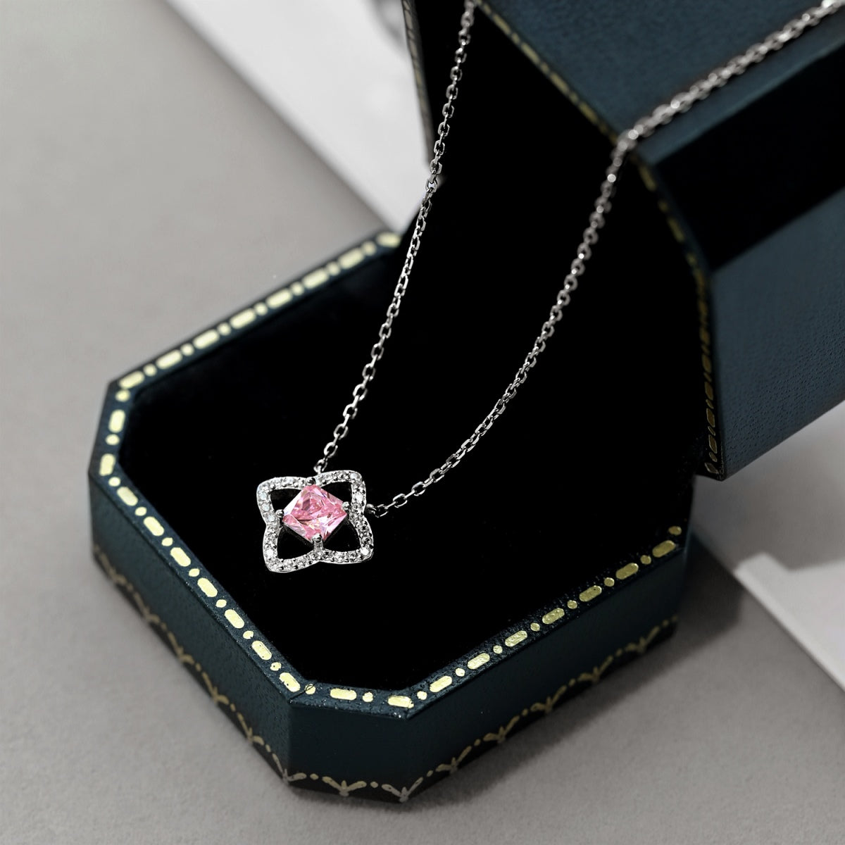 [LuckyStar]Exquisite Flower Shape Princess Cut Necklace