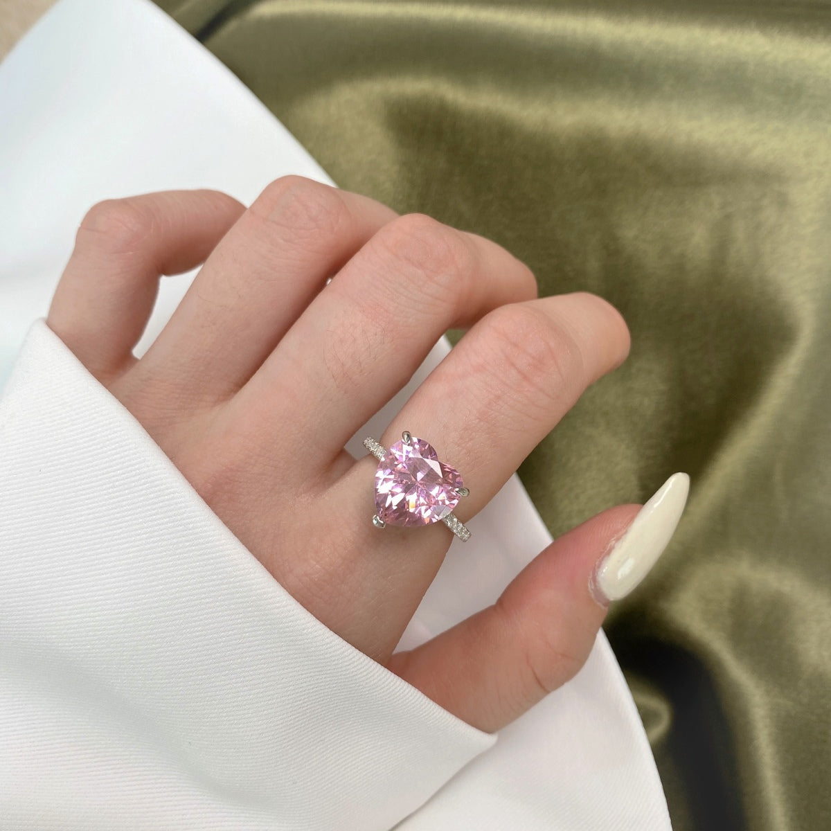 [LuckyStar] 6,0 Karat luxuriöser funkelnder romantischer Herzschliff-Liebhaberring