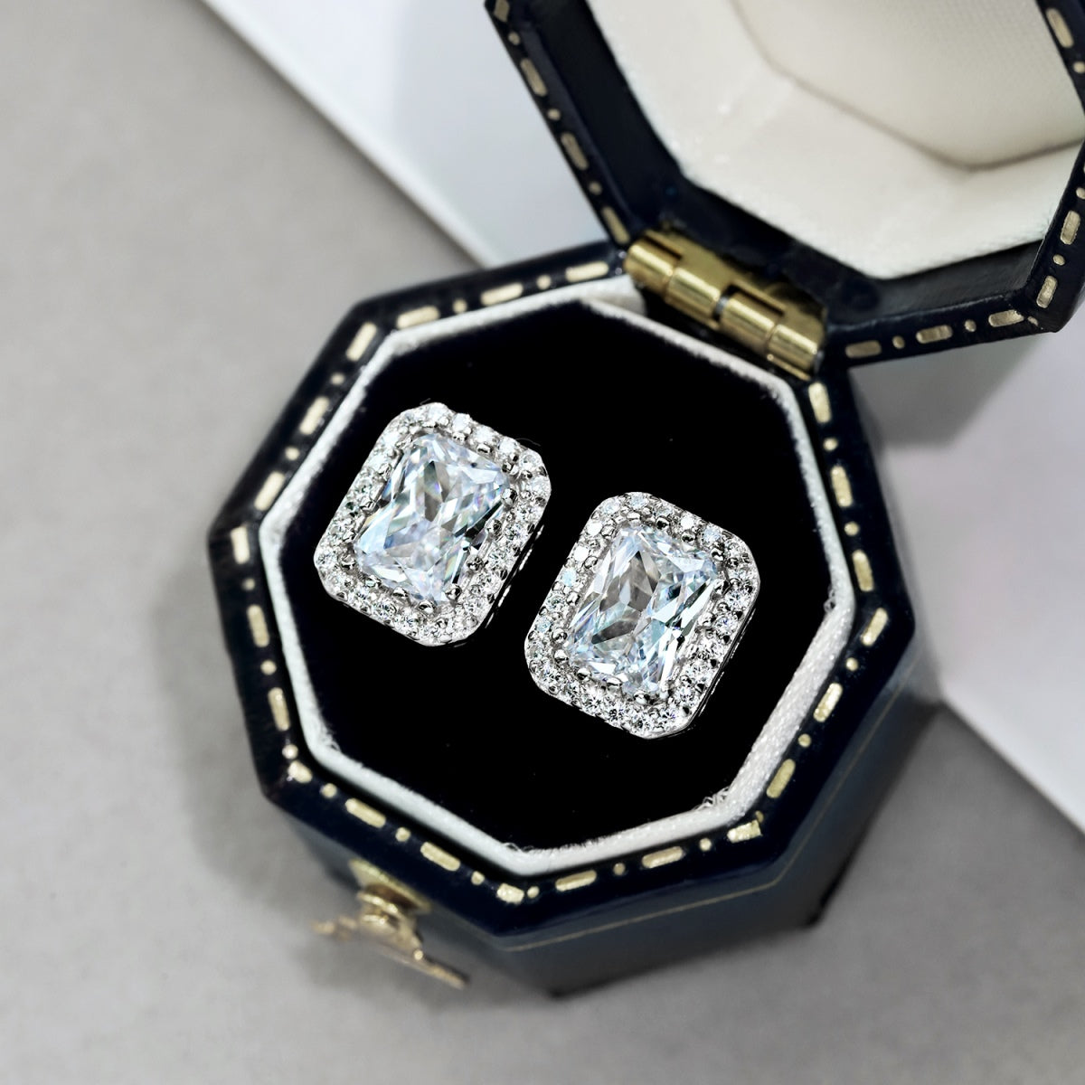 [LuckyStar]1.0 Carat Luxurious Dainty Emerald Cut Daily Earrings