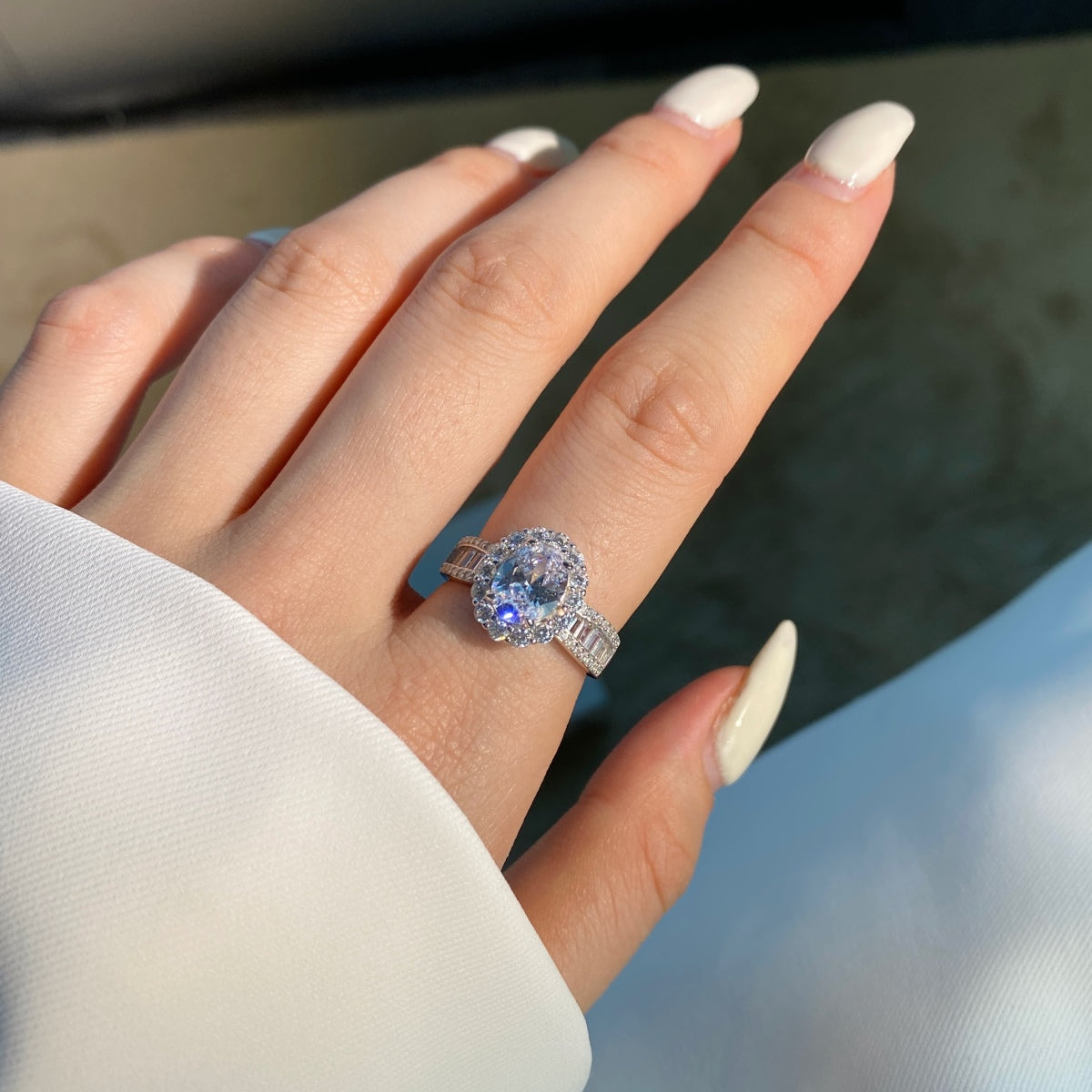 [LuckyStar] 1,5 Karat schillernder, charmanter Bankettring im Ovalschliff