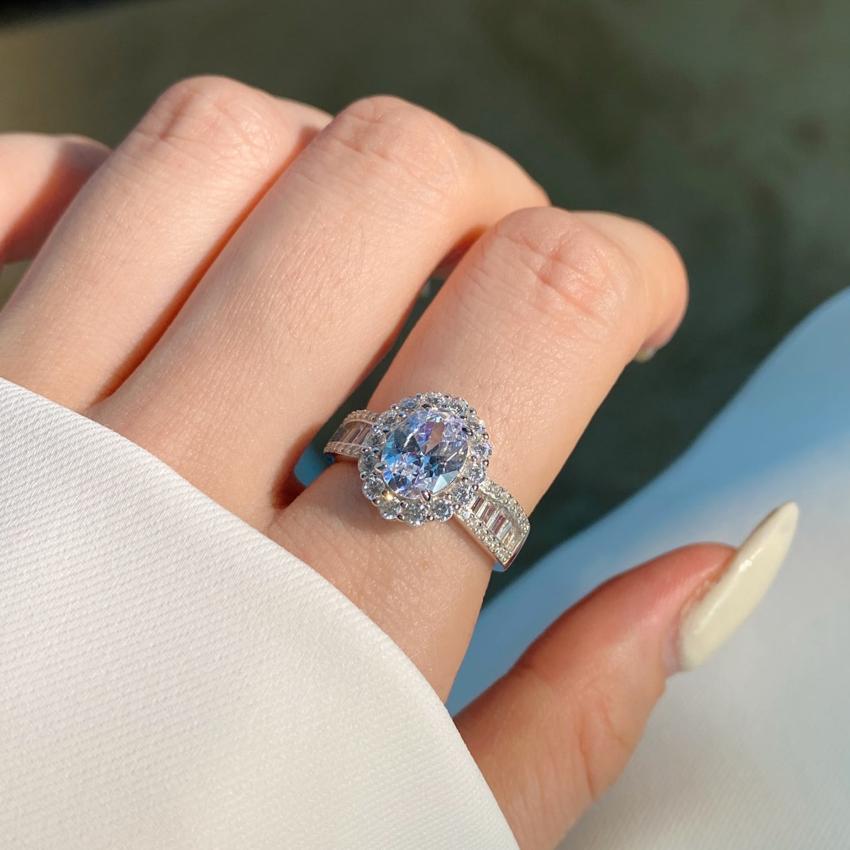 [LuckyStar] 1,5 Karat schillernder, charmanter Bankettring im Ovalschliff