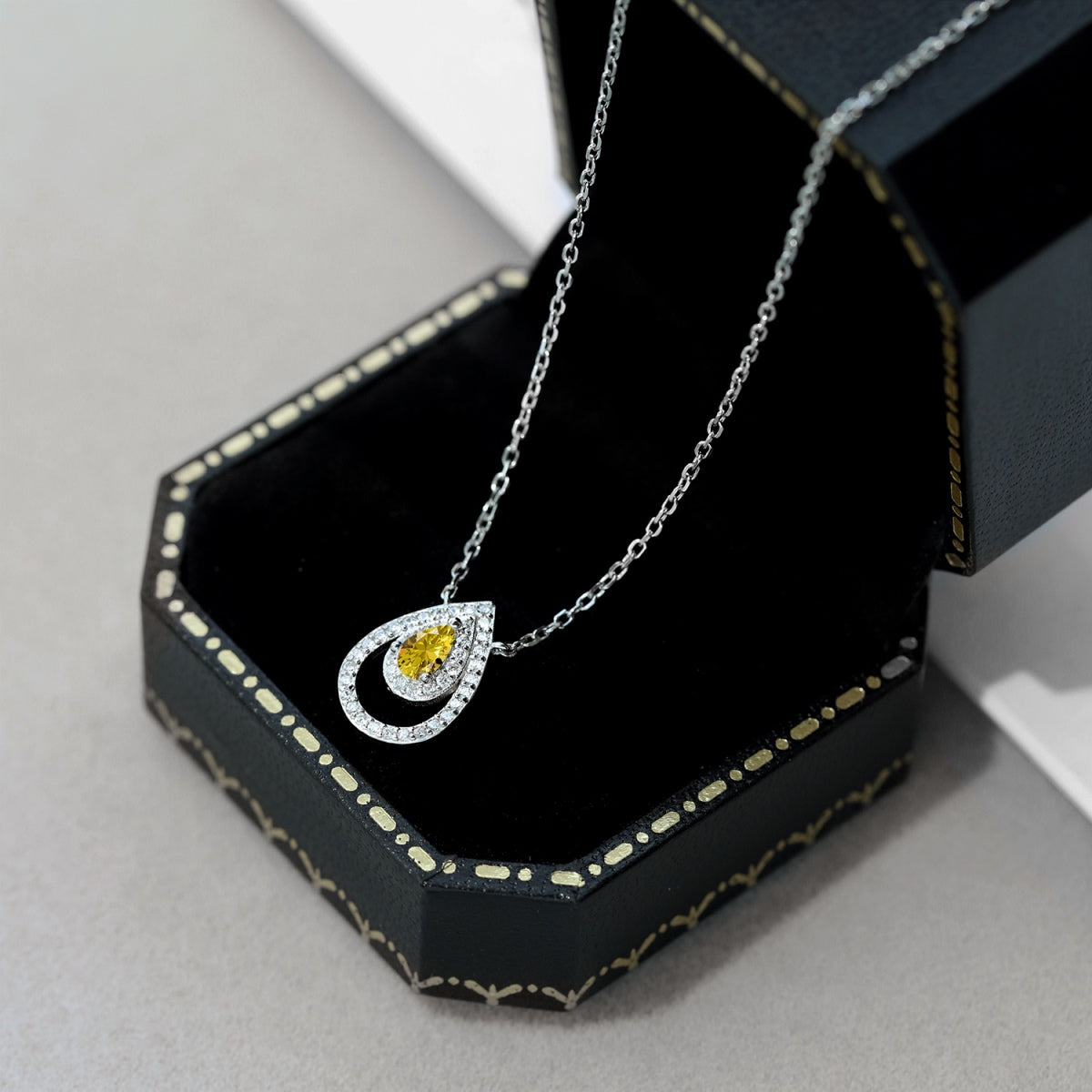 [LuckyStar]Sparkling Pear Cut Necklace