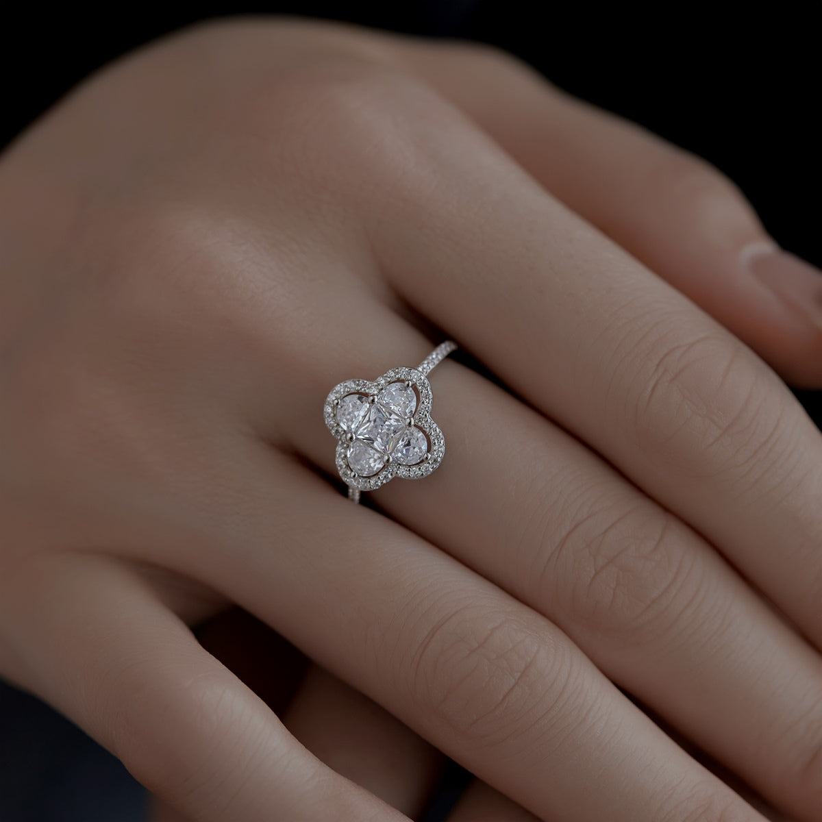 [LuckyStar]Luxuriöser Bankettring in Blumenform
