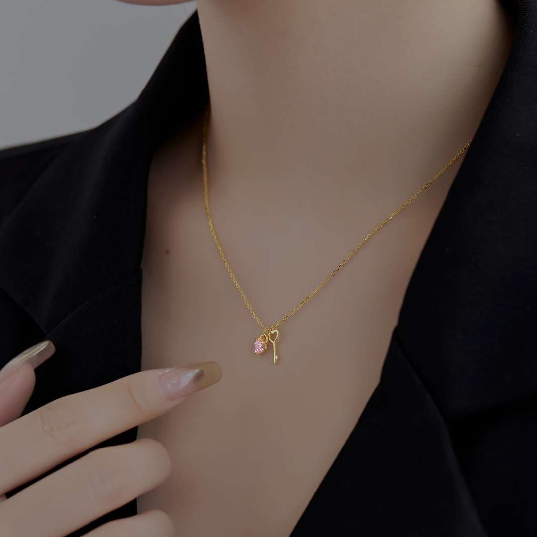 [LuckyStar]Unique Heart Shape Key Pendent Necklace