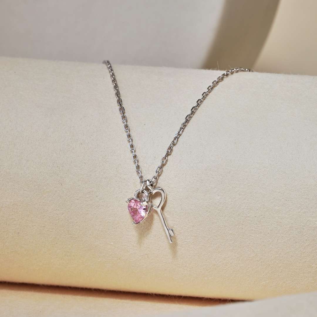 [LuckyStar]Unique Heart Shape Key Pendent Necklace