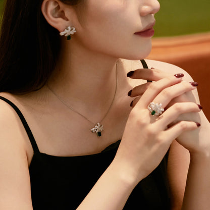 [LuckyStar]Luxurious Flower Shape Emerald Cut Necklace
