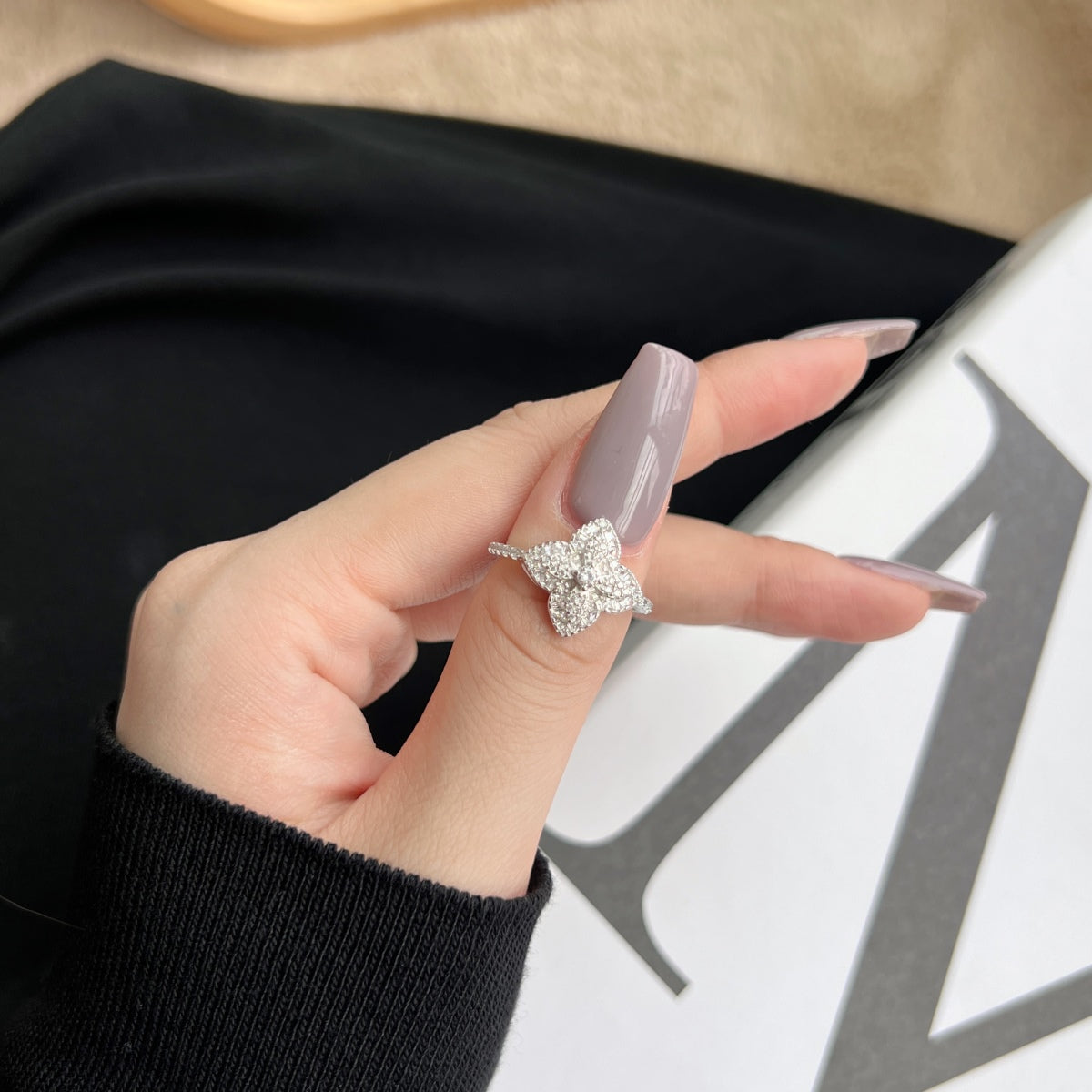 [LuckyStar]Luxurious Colorful Flower Shape Banquet Ring