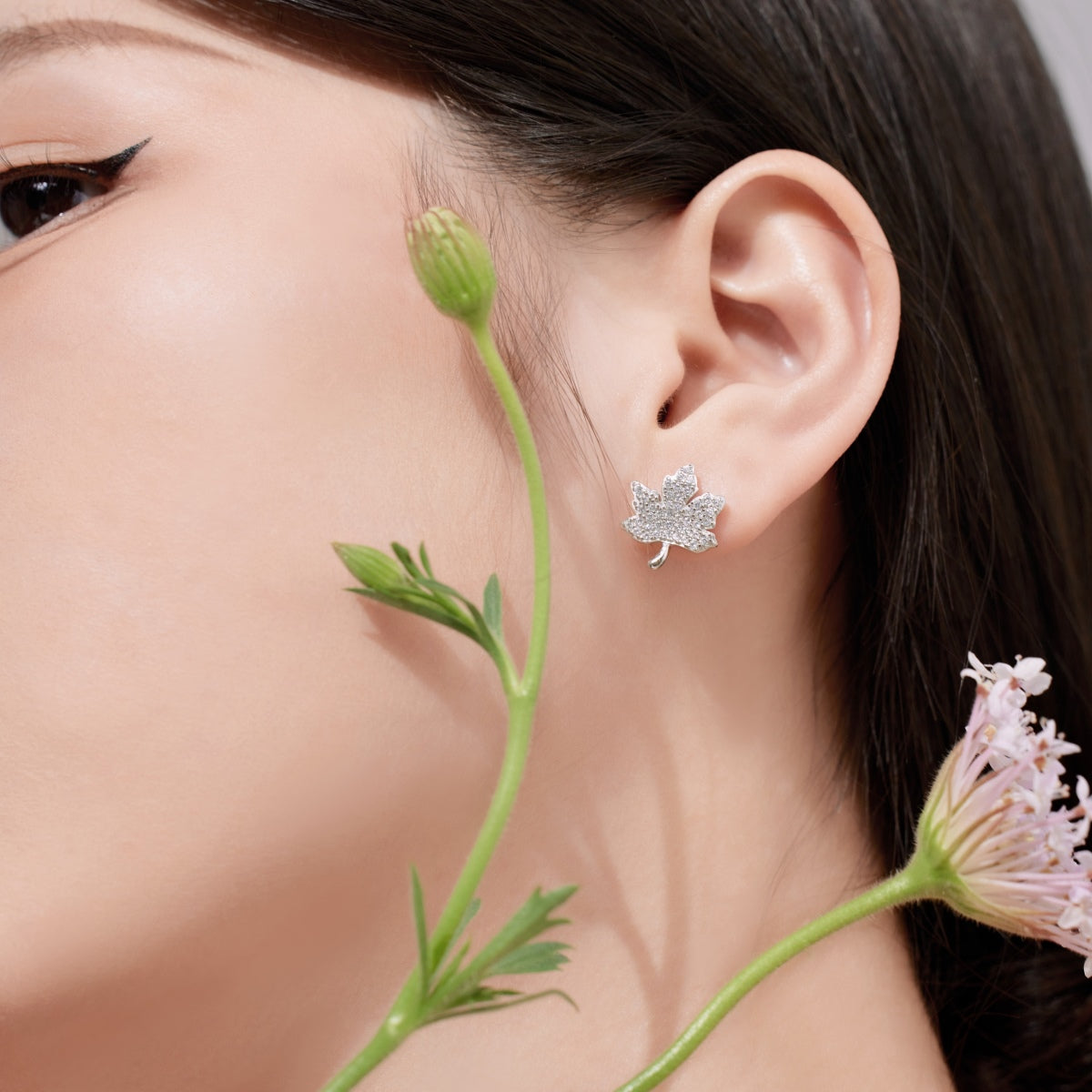 [LuckyStar]Exquisite Maple Leaf Design Earrings