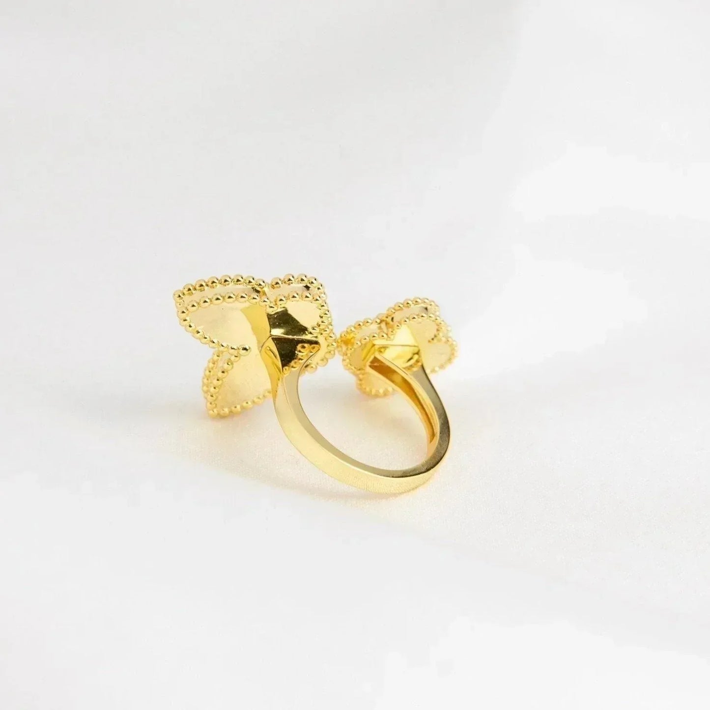 [LuckyStar] GLÜCKLICHER RING ZWISCHEN DEN FINGERN
