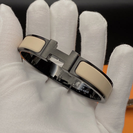 [LuckyStar]H-ARMBAND 12MM SCHWARZ BEIGE KERAMIK