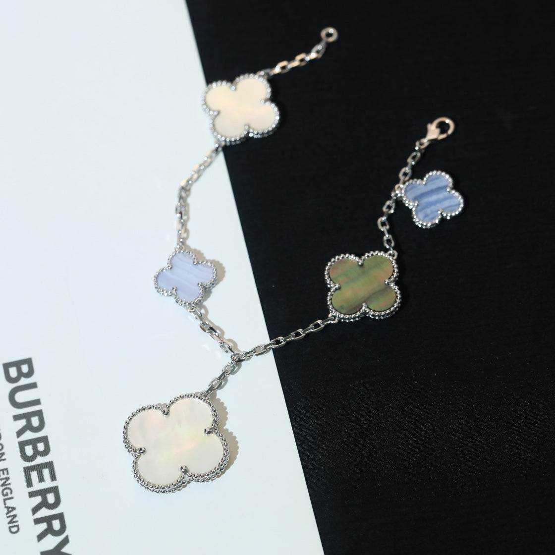 [LuckyStar]KLEE-ARMBAND 5 MOTIVE MOP CHALCEDON SILBER 