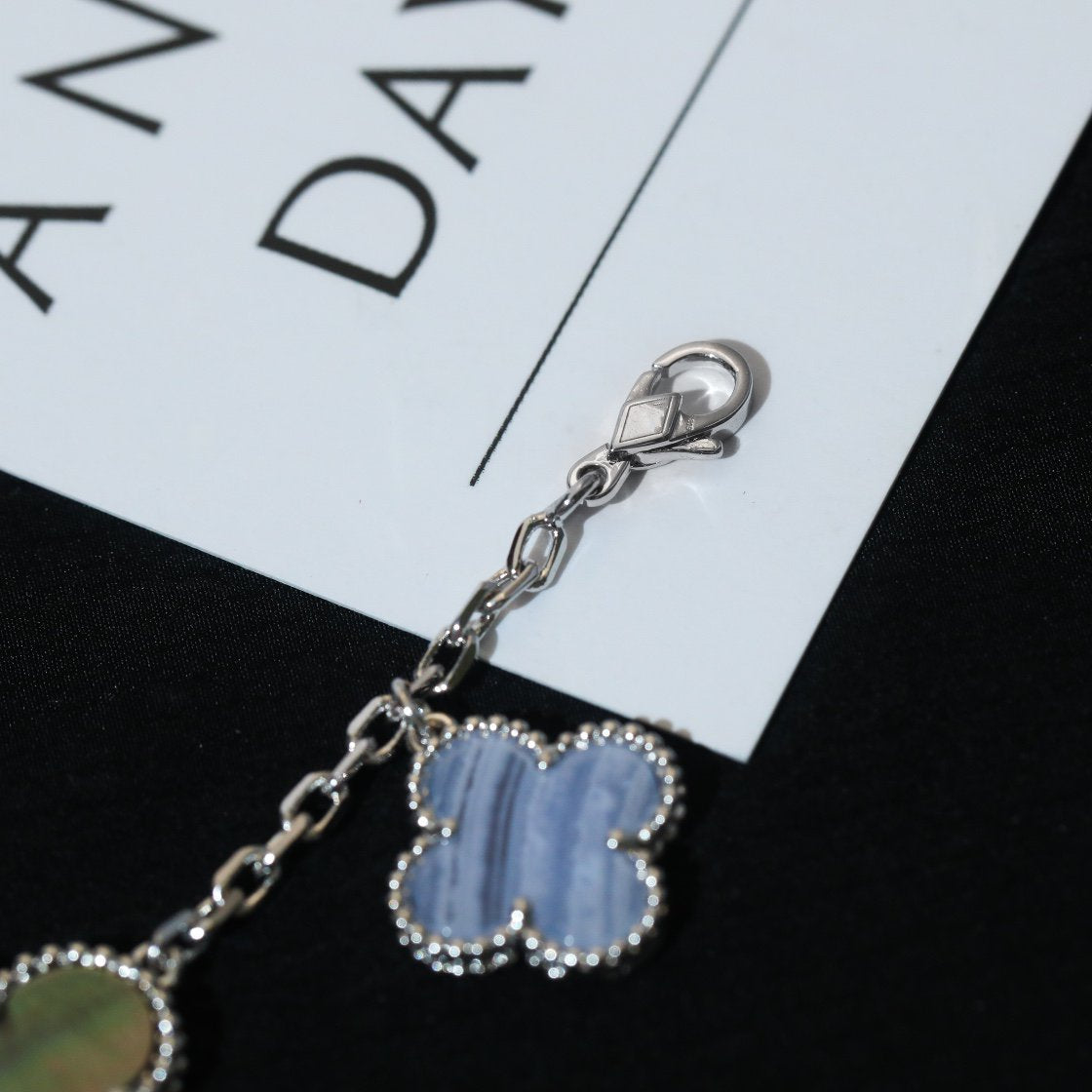 [LuckyStar]KLEE-ARMBAND 5 MOTIVE MOP CHALCEDON SILBER 