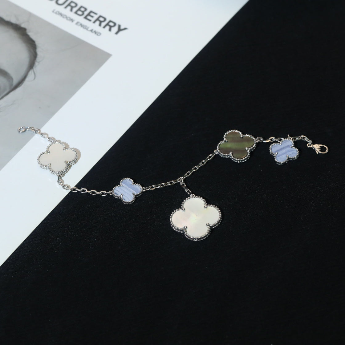 [LuckyStar]KLEE-ARMBAND 5 MOTIVE MOP CHALCEDON SILBER 