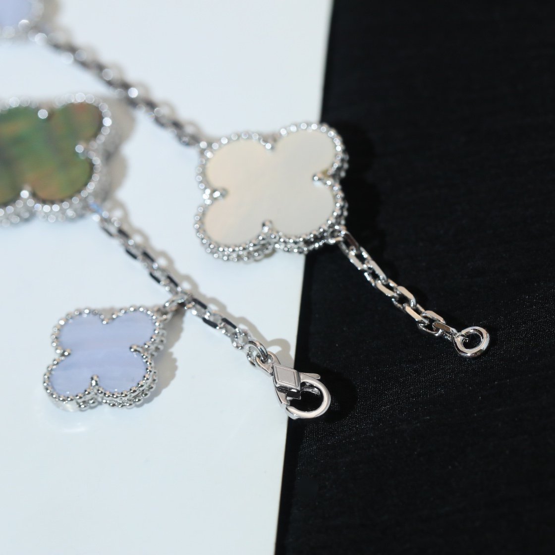 [LuckyStar]KLEE-ARMBAND 5 MOTIVE MOP CHALCEDON SILBER 
