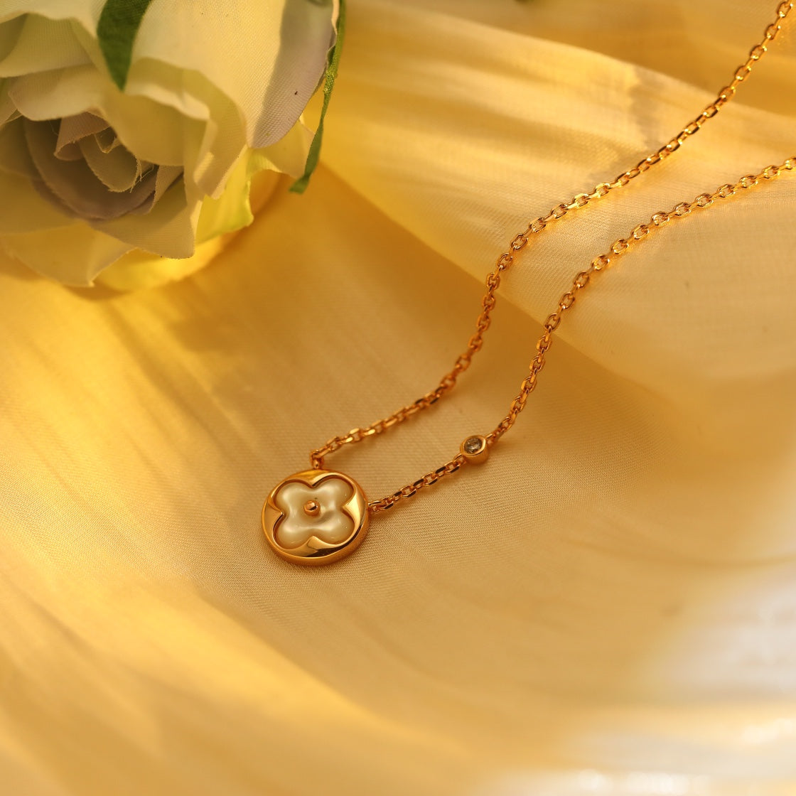 [LuckyStar]Sonnenanhänger Roségold 1 Diamant Halskette
