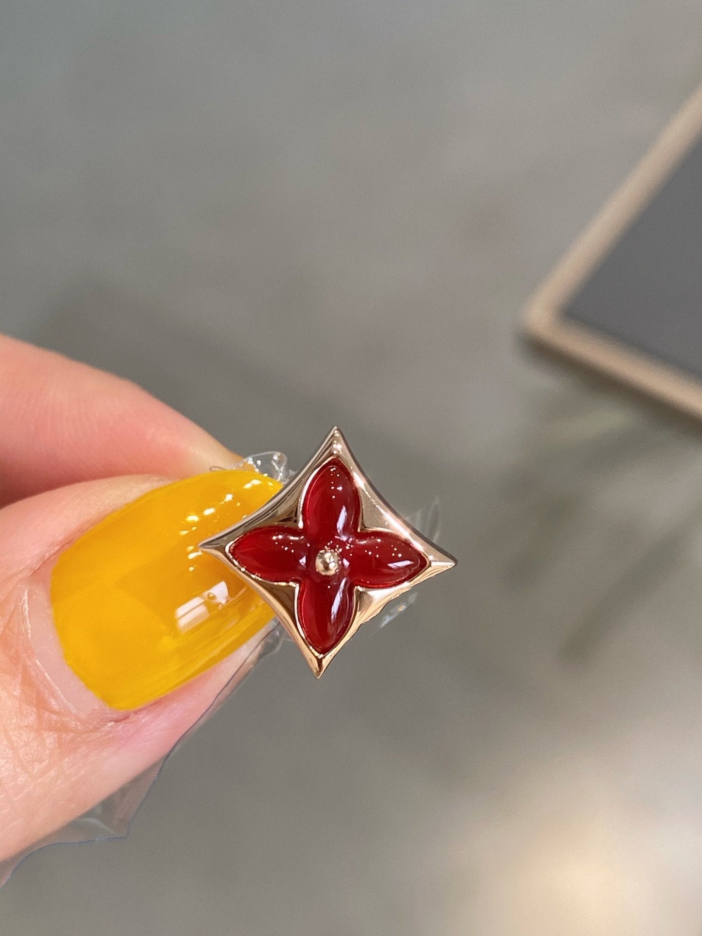 [LuckyStar]Ohrstecker mit Stern und Sonne, Roségold, Karneol