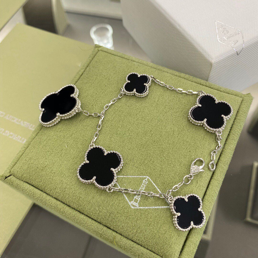 [LuckyStar]CLOVER 5 MOTIVE SIVLER ONYX ARMBAND