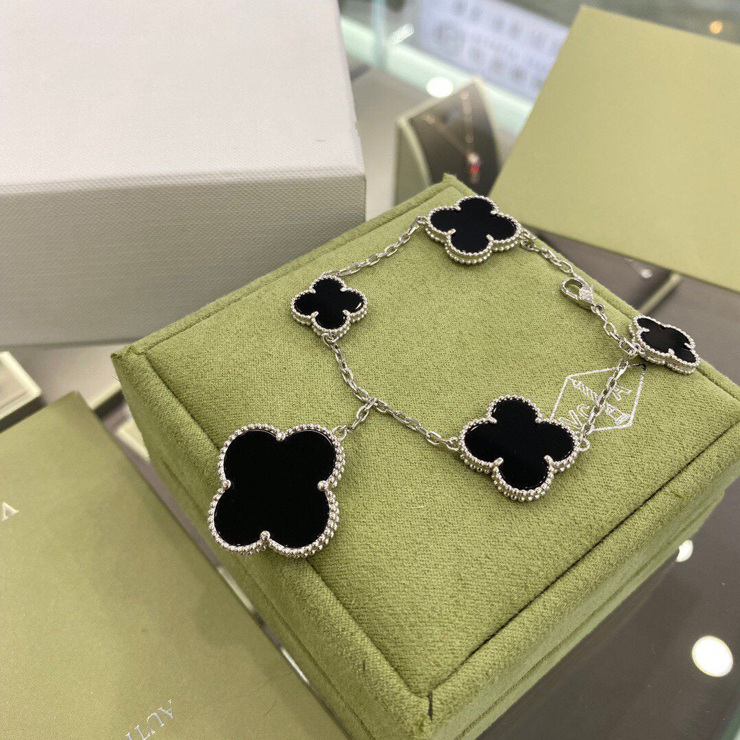 [LuckyStar]CLOVER 5 MOTIVE SIVLER ONYX ARMBAND