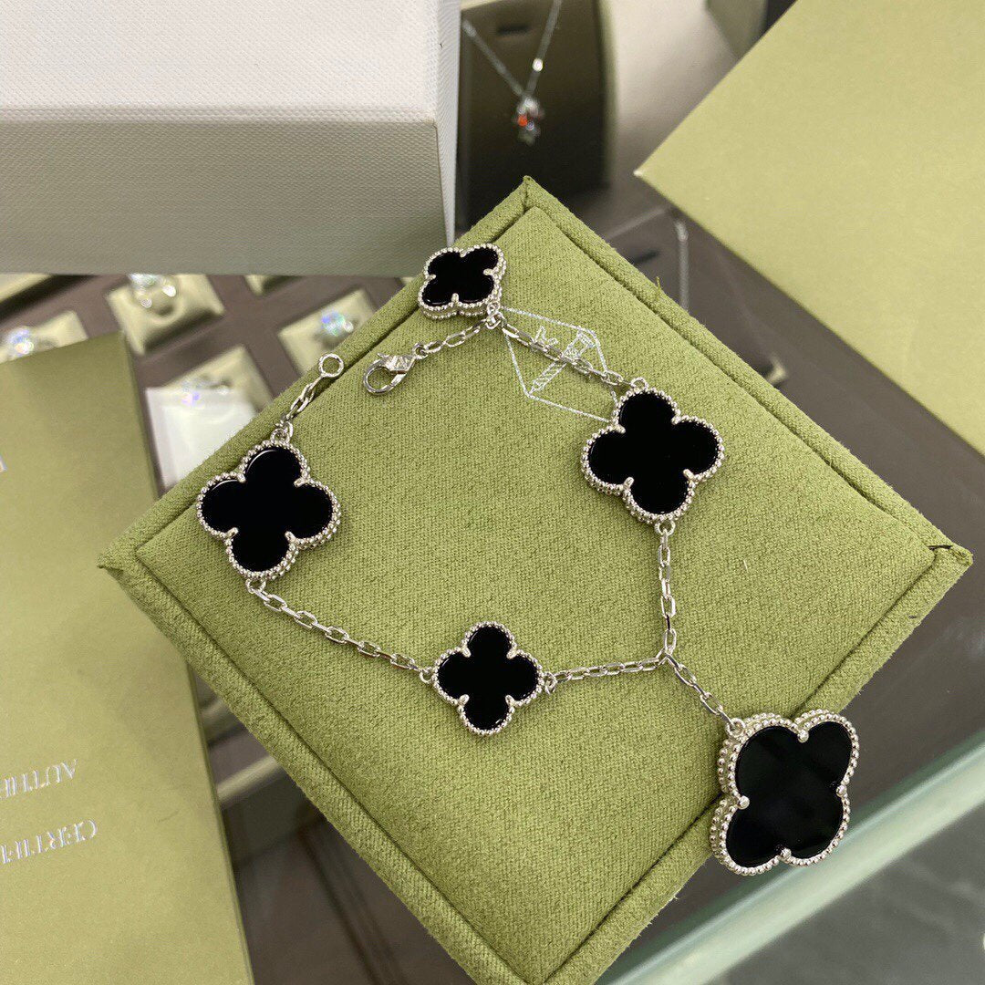 [LuckyStar]CLOVER 5 MOTIVE SIVLER ONYX ARMBAND