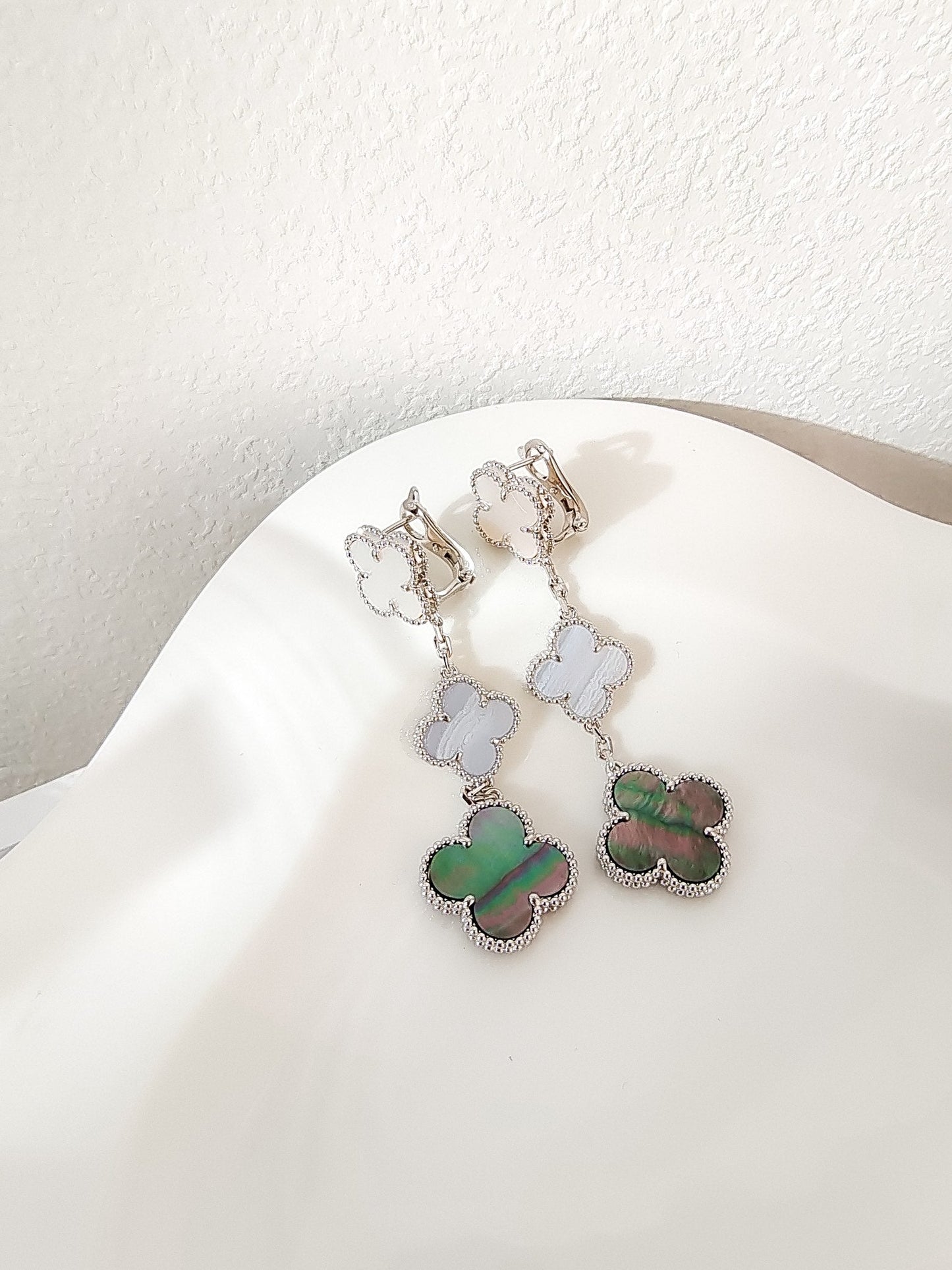 [LuckyStar]CLOVER 3 MOTIVE CHALCEDON DUNKEL MOP SILBER OHRRINGE