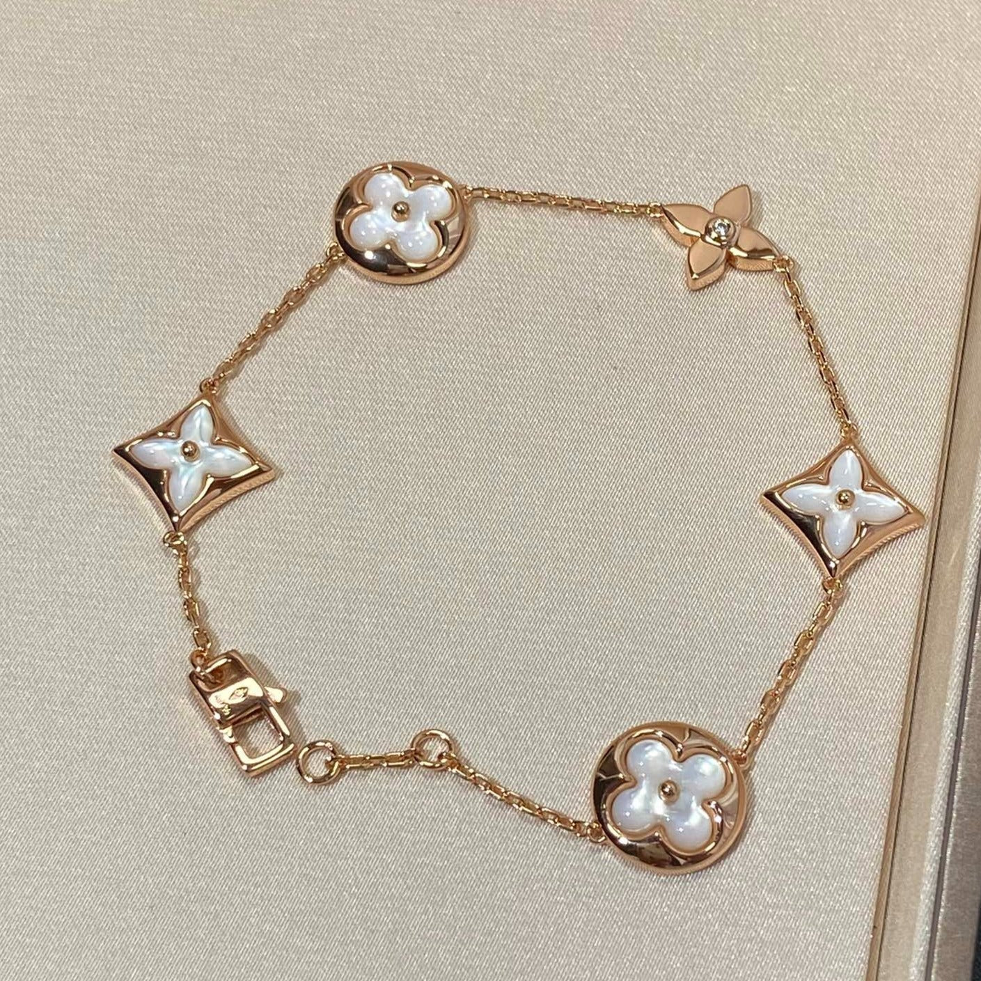 [LuckyStar]Armband mit Stern- und Sonnenmotiv, 5 Mops, Roségold