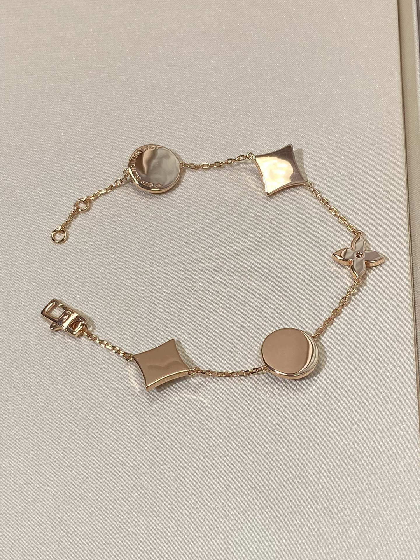 [LuckyStar]Armband mit Stern- und Sonnenmotiv, 5 Mops, Roségold