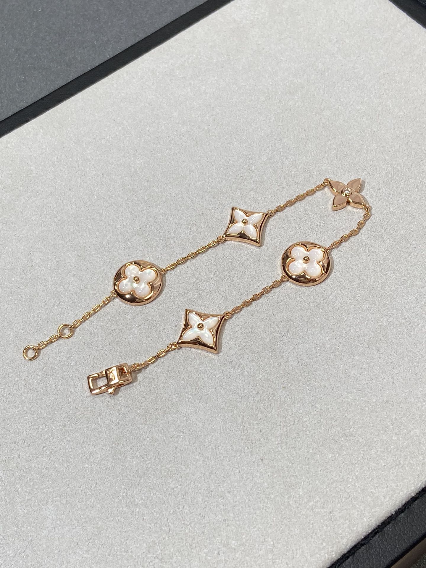 [LuckyStar]Armband mit Stern- und Sonnenmotiv, 5 Mops, Roségold
