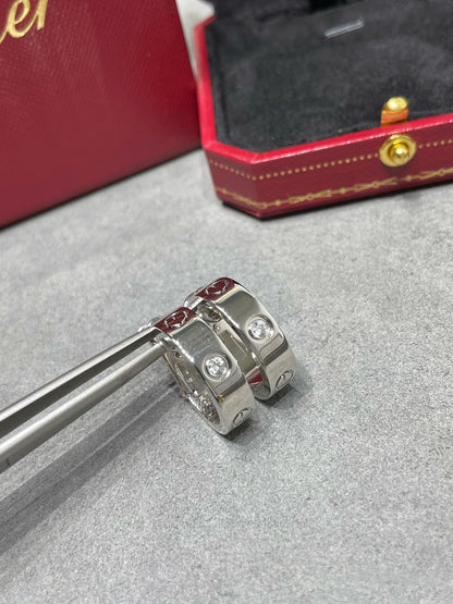 [LuckyStar] LOVE 5,5 MM 1 DIAMANT OHRRINGE