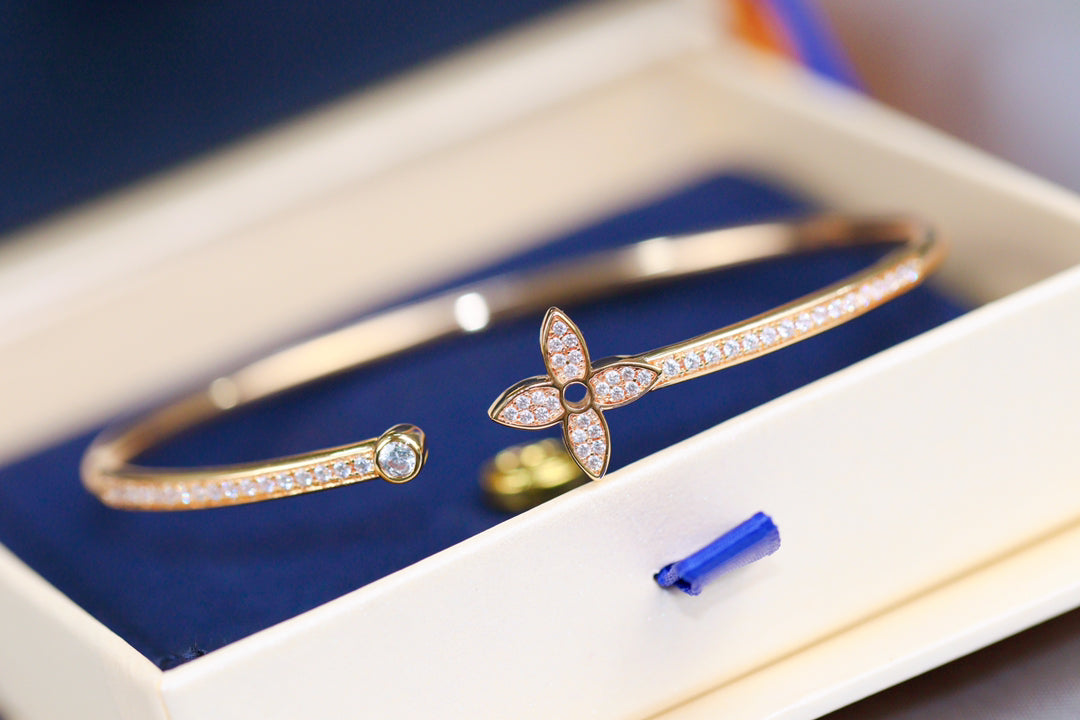[LuckyStar]IDYLLE ROTGOLD OFFENES ARMBAND MIT DIAMANTEN