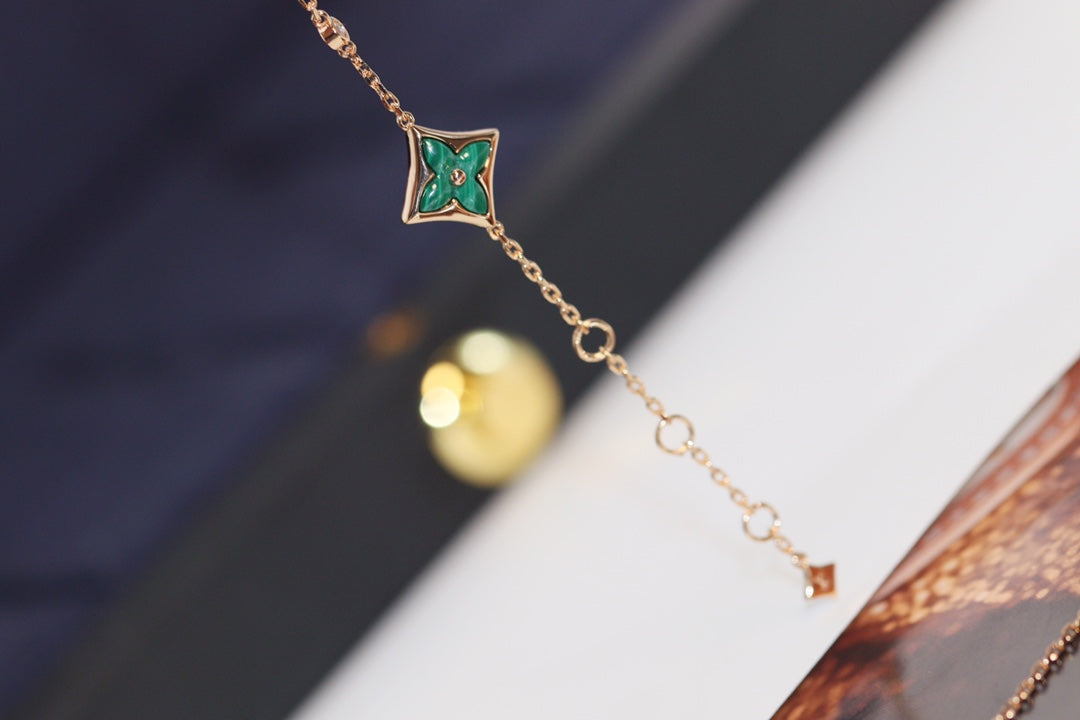 [LuckyStar]Armband aus Roségold mit Stern- und Sonnenmotiv und 4 Malachit-Motiven