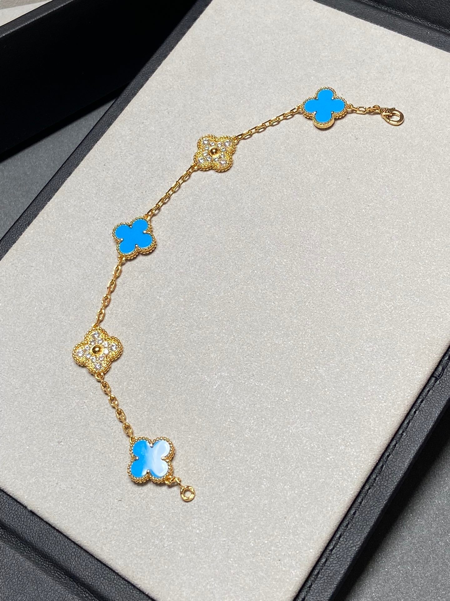 [LuckyStar]CLOVER 5 MOTIV BLAUER CHALCEDON DIAMANT GOLDARMBAND 
