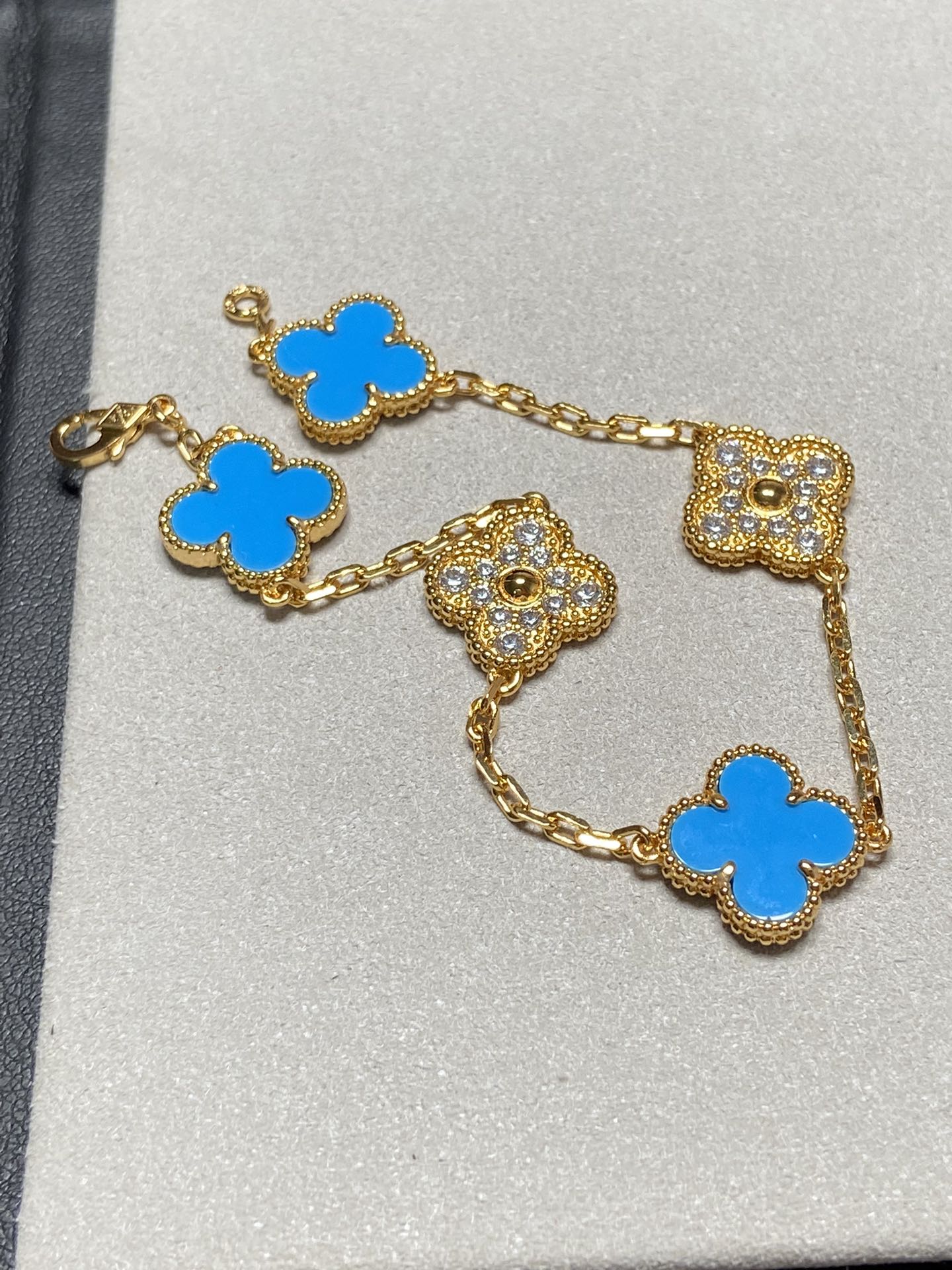 [LuckyStar]CLOVER 5 MOTIV BLAUER CHALCEDON DIAMANT GOLDARMBAND 