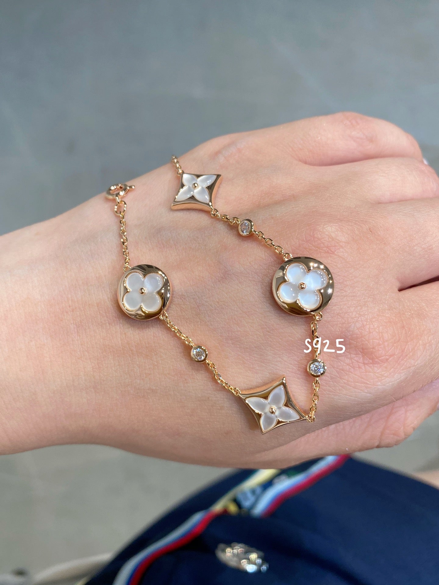 [LuckyStar]Armband mit Stern- und Sonnenmotiv, 4 Motive, Weiß, Perlmutt, Roségold 