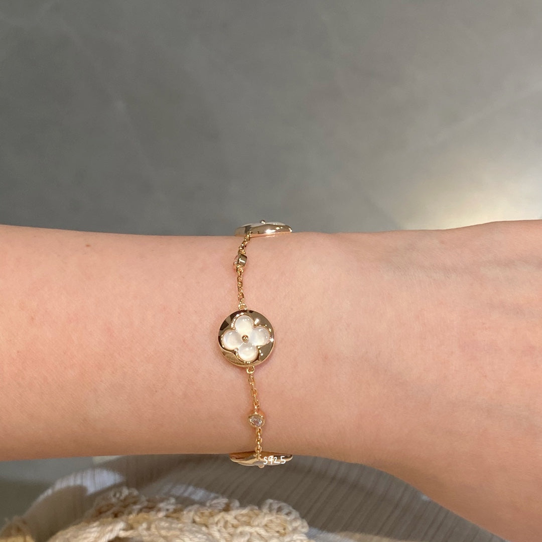 [LuckyStar]Armband mit Stern- und Sonnenmotiv, 4 Motive, Weiß, Perlmutt, Roségold 