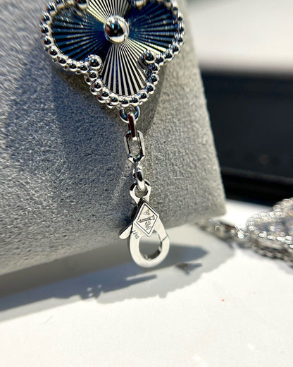 [LuckyStar]Silberarmband mit 5 Kleeblatt-Motiven und Diamanten