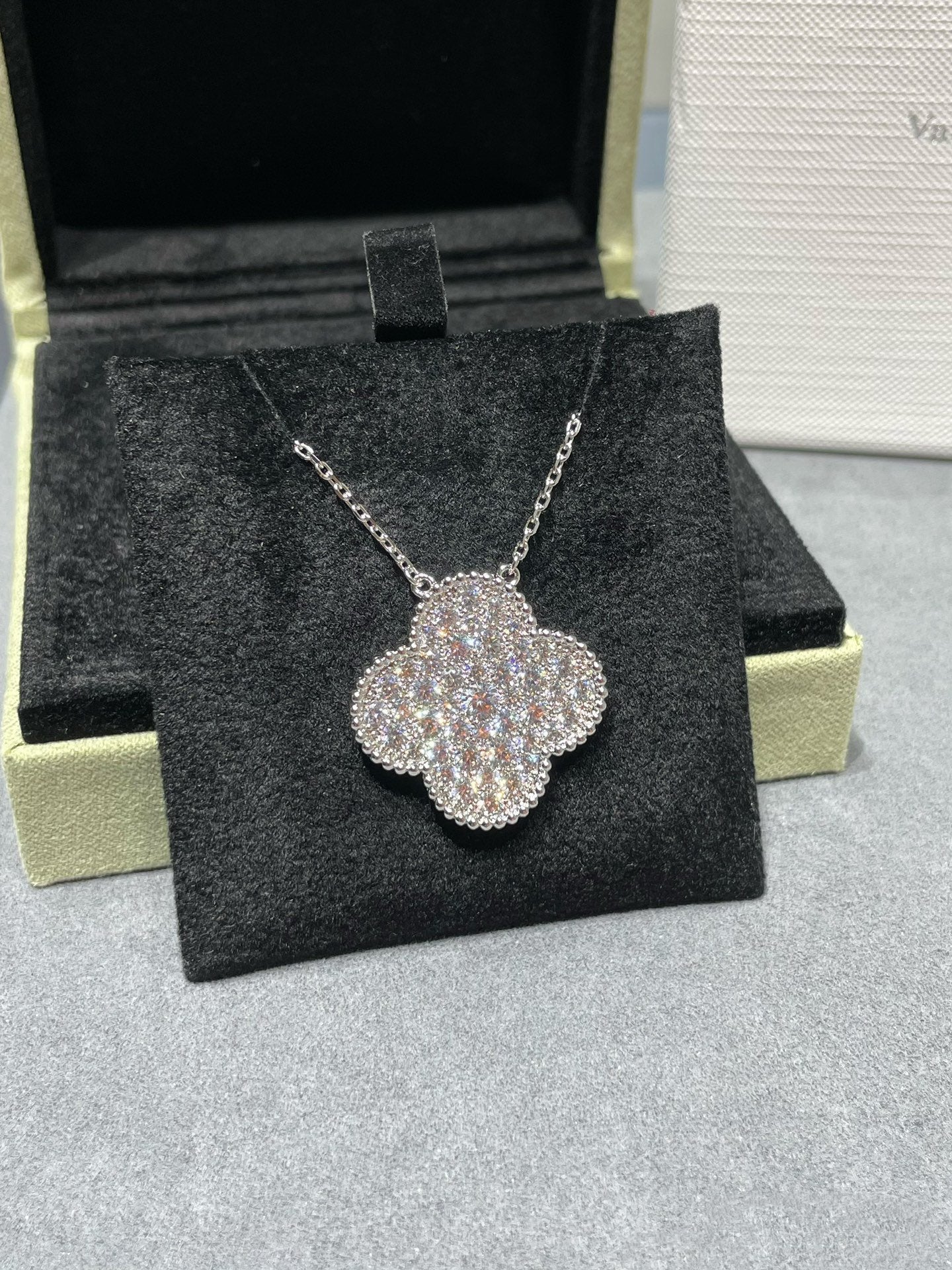 [LuckyStar]CLOVER 25MM GROSSER ANHÄNGER MIT DIAMANTEN