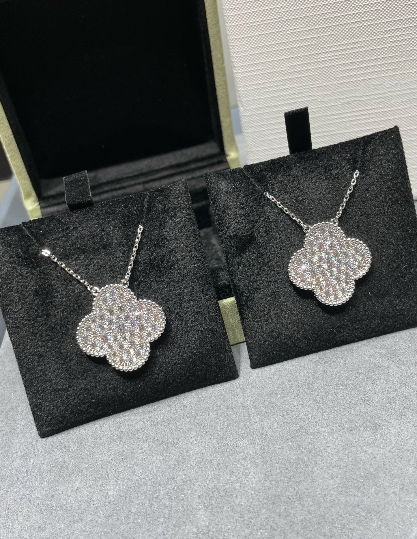 [LuckyStar]CLOVER 25MM GROSSER ANHÄNGER MIT DIAMANTEN