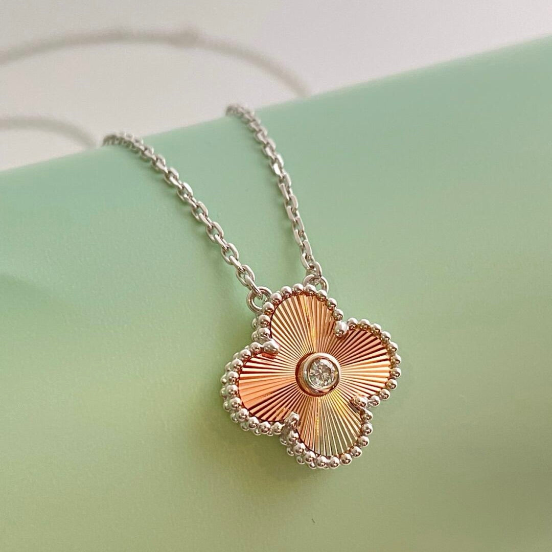[Aurora]CLOVER 15MM DIAMANT-LASER-HALSKETTE - WEIHNACHTEN 2024 SONDEREDITION