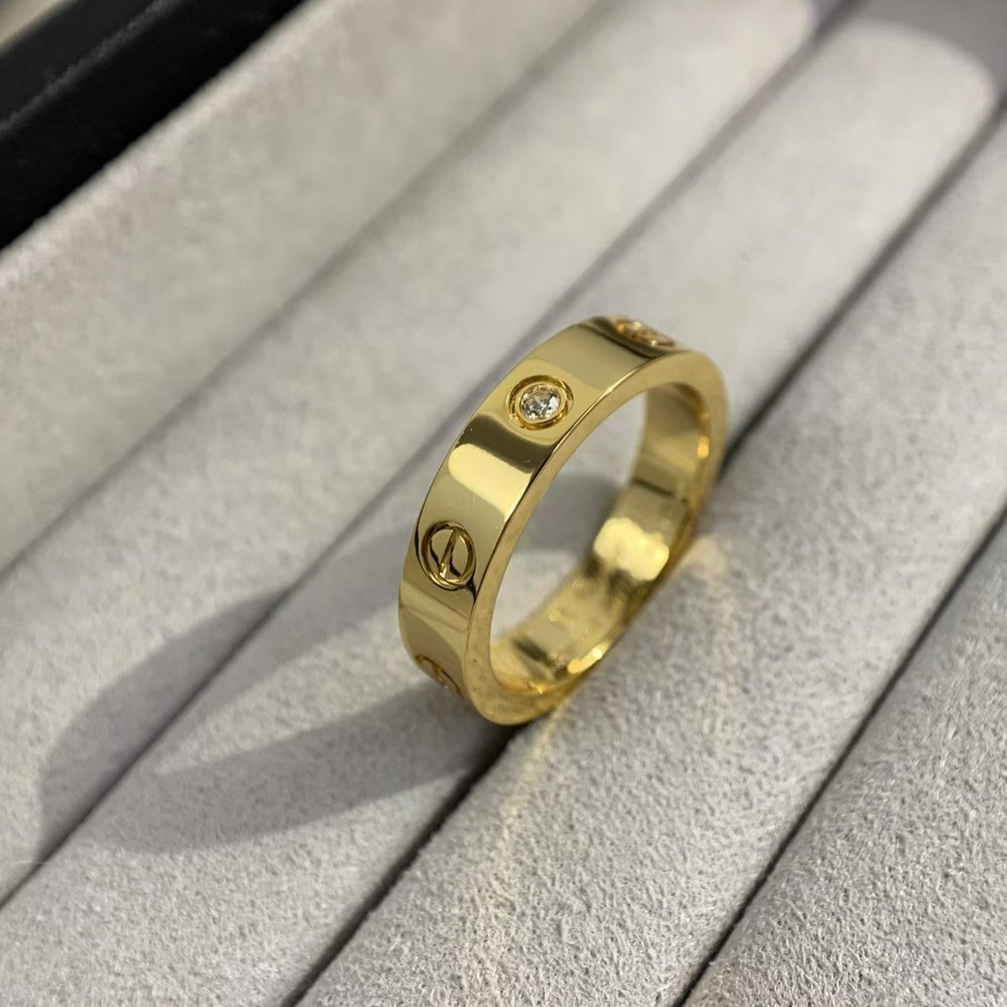 [LuckyStar]Liebesring 4mm 1 Diamant Gold