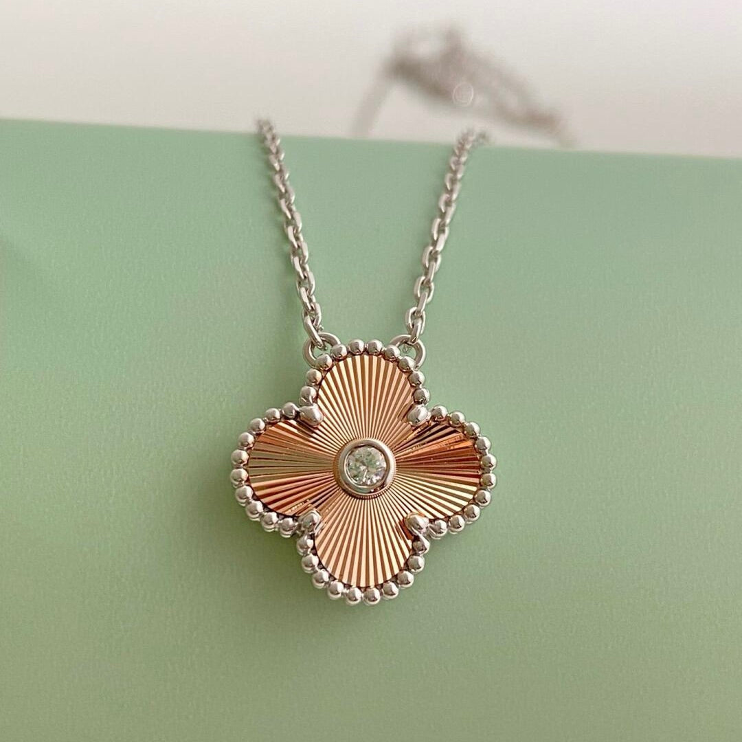 [Aurora]CLOVER 15MM DIAMANT-LASER-HALSKETTE - WEIHNACHTEN 2024 SONDEREDITION
