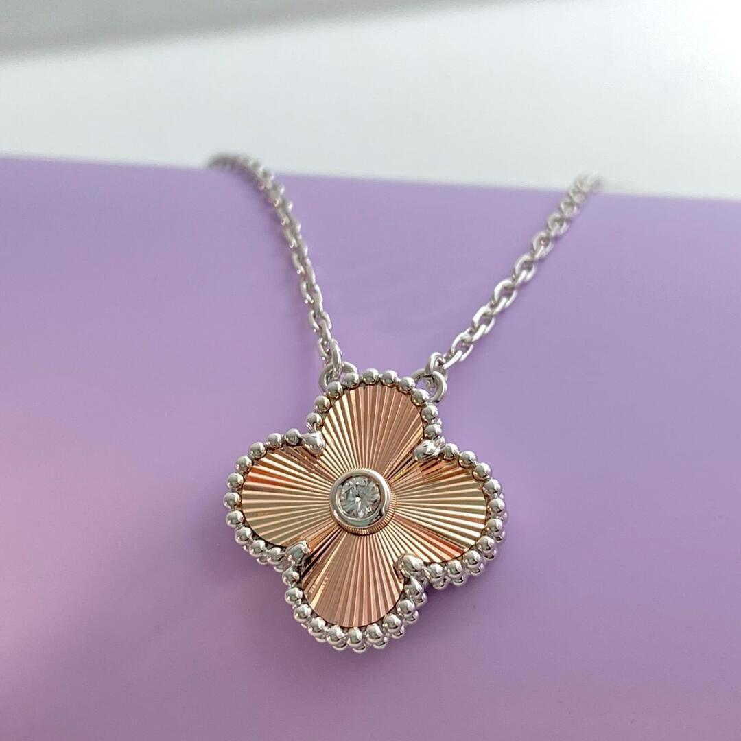 [Aurora]CLOVER 15MM DIAMANT-LASER-HALSKETTE - WEIHNACHTEN 2024 SONDEREDITION