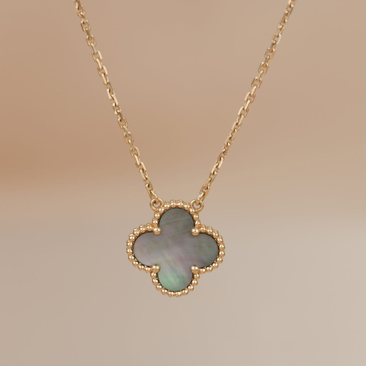 [LuckyStar]CLOVER 15MM GRAU PERLMUTT HALSKETTE