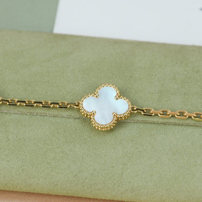 [LuckyStar]Armband mit Kleeblatt-Motiv „5“ in Weiß 